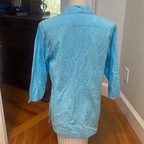 Ladies custom made embroidered shirt - Picture 5 of 6